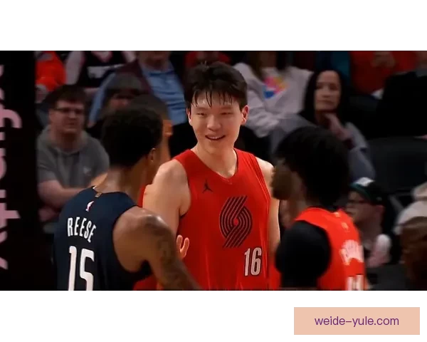 杨瀚森6+4遭针对被对手抱摔放倒却吃技术犯规 球迷怒吼裁判判罚不公